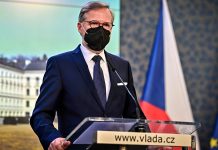 Vláda zkrouhla valorizace platů ve veřejné sféře i Antivirus vlada