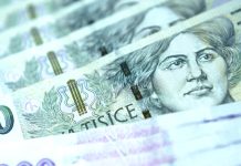 Průměrný plat na ministerstvech loni činil 52 200 korun plat