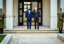 Orbán zlevňuje potraviny a chystá se na boj se „slepenci“ orban