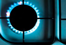 MPO: Česko má zásoby plynu na měsíc, ropy na tři měsíce plynu