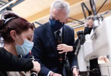 Ruské ekonomice způsobíme kolaps, řekl ministr financí Francie Zapad