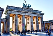 Německá ekonomika zklamala. Francouzská naopak překvapila ekonomika