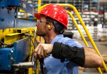 Za nelegální zaměstnávání loni firmy zaplatily přes 190 mil. Kč nelegalni_zamestnavani