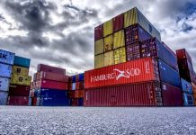 Obchodní bilance skončila v deficitu. Čekal se přebytek bilance