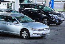 Paliva v Česku dál mírně zlevňují. Přes 50 % ceny jsou daně paliva