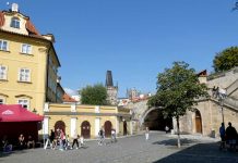 Češi vydělávají nejvíce ze zemí skupiny V4 Cesi