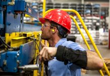 Průmysl v květnu pozitivně překvapil. Nejistota ale přetrvává kvetnu