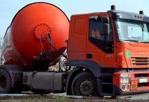 Rusko na ropě vydělává víc než loni. G7 to chce změnit Rusko