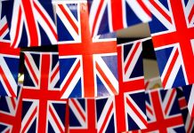 Britové kvůli drahotě hledají druhou práci. A co Češi? praci