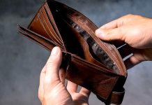 Odpouštění dluhů zdražilo, příští rok dojde na daně odpousteni