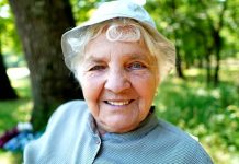 Výchovné 500 Kč obdrží ženy automaticky, muži žádají vychovne