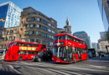 Británie zvedne daně, ale i penze a sociální dávky Britanie