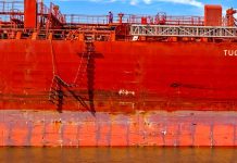 EU zvyšuje dovoz ruského LNG. Vyplácí se jí to LNG