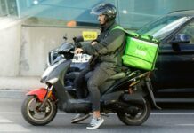 Barcelona zdaní kurýrní služby. Jsou neekologické barcelona