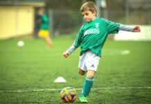 Domácnosti hledají úspory. Některé šetří už i na dětech domacnosti