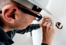 Průměrná hrubá mzda ve 3. čtvrtletí opět reálně klesla bezmála o 10 % hruba_mzda