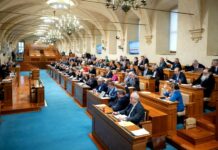 Senát odkýval nižší valorizaci penzí i další lex Ukrajina Senat