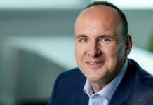 K fúzím bank dochází i v lepších časech, říká bankéř Ditz banker