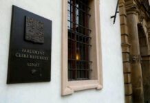 Senátní výbory nedoporučily změnu valorizace penzí senatni