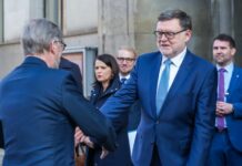 Vláda zvažuje vyšší zdanění chudých a střední třídy. Bohaté nechá být zdaneni