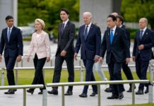 Dluhový strop USA vážně ohrožuje celý svět https://twitter.com/POTUS/status/1660798439171538945