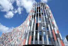 Na dani z příjmů loni nejvíce odvedla Kooperativa pojišťovna kooperativa