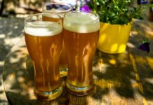 Češi nepijí čepované pivo. Raději ho koupí v obchodě piva