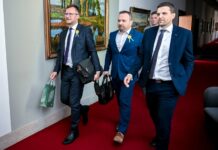 S úsporným balíčkem vlády souhlasí sotva 10 % lidí balickem