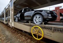 Obchodní bilance je díky automobilkám opět v plusu bilance