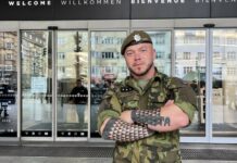 Vojáky, celníky a policisty obchází strach, že přijdou o výsluhy vysluhy