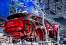 Automobilky v Česku vydělávají. Problémy ale trvají automobilky