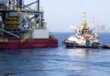 Světová poptávka po ropě klesne s rozvojem elektromobilů rope