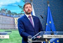 Rakušan policistům raději přidá, než by jim platil výsluhy Rakusan