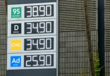 Benzin a nafta dál zdražují. Senát rozhodne o dani u nafty