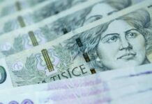 Rozdíl mezi průměrnou mzdou v Česku a Rakousku je 67 422 Kč prumernou