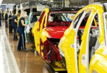 Automobilky dál táhnou český průmysl i ekonomiku prumysl