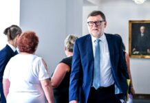 Vláda schválila další úvěr. Tentokrát na dopravu uver