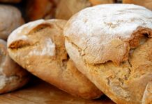 Ceny zemědělských výrobců klesají, ale ceny potravin dál rostou vyrobcu