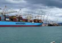 Čínský vývoz dál klesá. A úřady potvrdily už i deflaci vyvoz