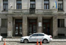 Dluh českých vládních institucí rostl loni a roste i letos dluh