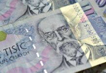 Firmy, domácnosti i stát se začínají zpožďovat s platbami faktur platbami