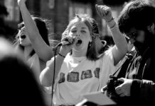 Populismus nejspíš dál zvedne hodnotu globálního dluhu, varuje IIF dluhu