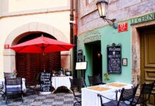 Nezaměstnanost klesla. Tržby ve službách ale hlásí jasný propad sluzbach