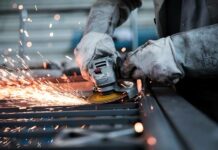 Nálada ve zpracovatelském průmyslu se v prosinci dál zhoršila prumyslu