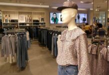 Obrat trendu: Po roce a půl stouply tržby v maloobchodu trzby