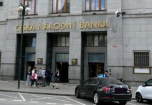 Centrální banka snížila základní úrokovou sazbu na 5,25 procenta centralni