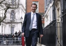 Vláda snížila daně. Britská ekonomika se vrátila k růstu britska