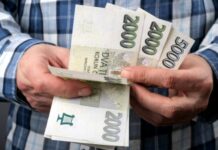 Lidé i firmy dostávají předpisy k dani z nemovitosti. Zvýšení je enormní predpisy