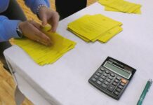 Volební komise nově odvedou daň a pojistné i ze stravného stravneho