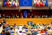 Migrační pakt vítají v Řecku, odmítají v Maďarsku. Jak hlasovali Češi? migracni_pakt